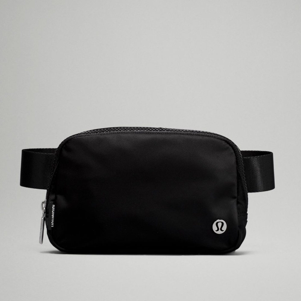 Lululemon everywhere belt bag black